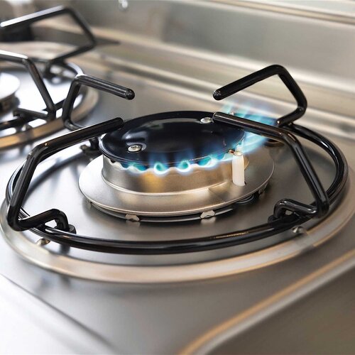 2-burner hob with piezo igniter | sparkle before the cooking even commences.