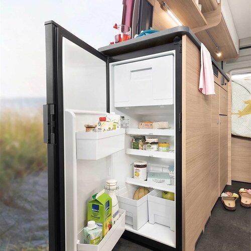 Powerful compressor fridge | Uses little electricity and can be powered by onboard battery or with 220 V socket – cool.